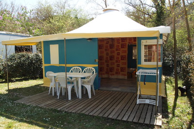 Canevas bungalow Trigano:2 bedrooms-kitchen-terrace