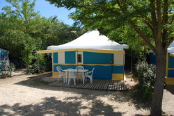 Canevas bungalow Trigano:2 bedrooms-kitchen-terrace
