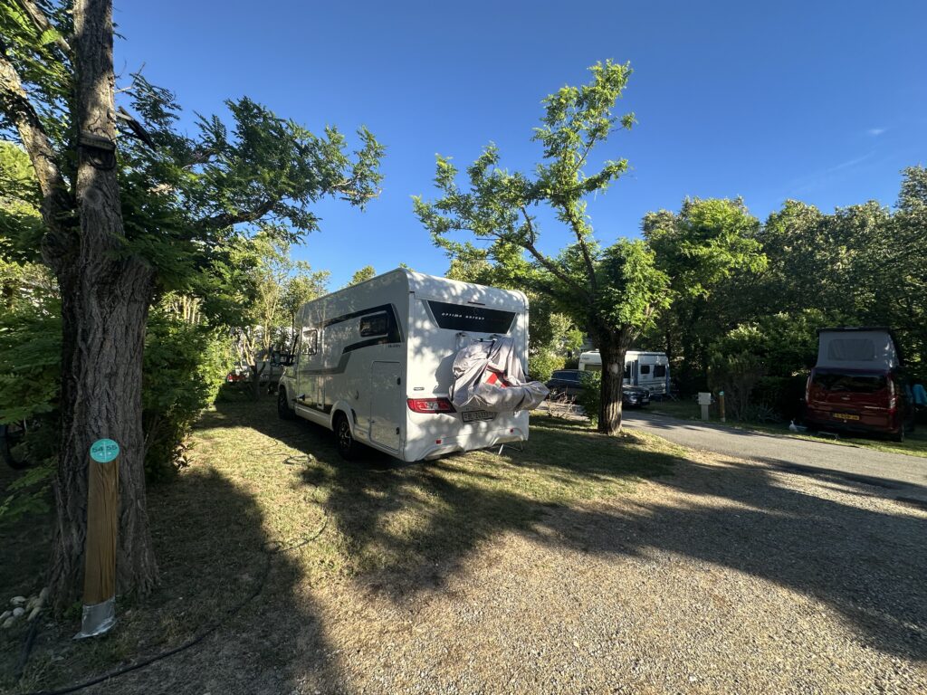 Camping riez grand emplacement camping car